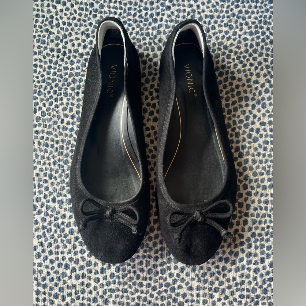 Vionic Callisto black suede ballet flats sz 9